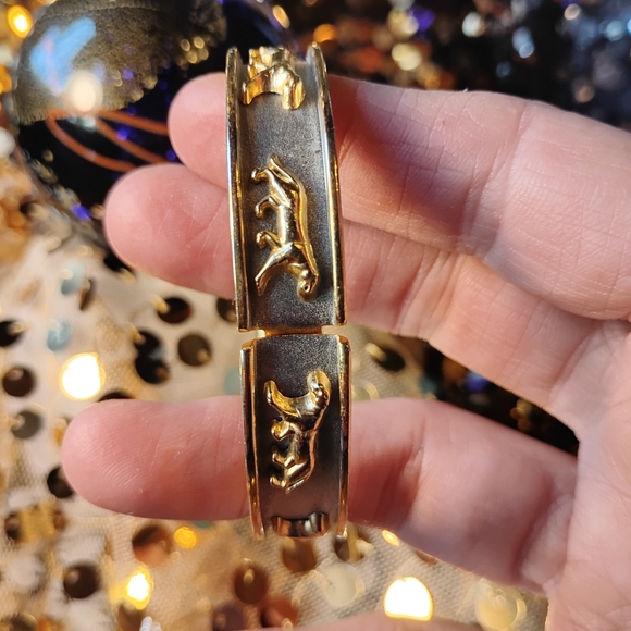Vintage 80s Gols & Silver Waking Lioness Heavy Metal Spirit Cuff Bracelet - Picture 10 of 11